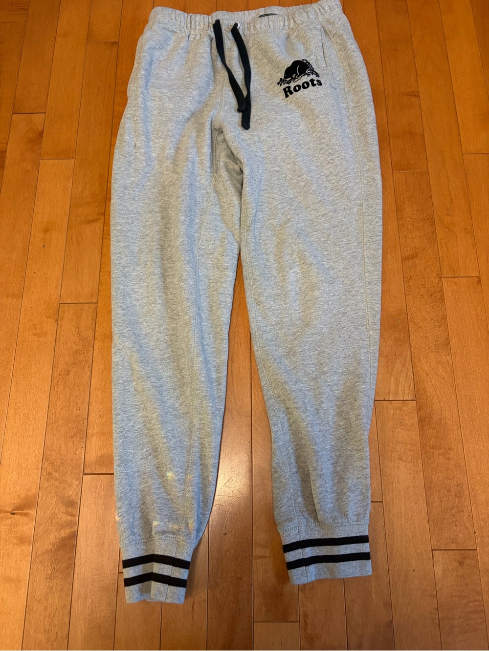 Roots Women’s Size Small Light Gray Sweatpants with Black Accents Pockets EUC